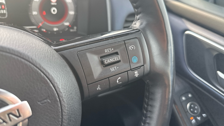 Nissan Qashqai 1.3 DiG-T MH Tekna 5dr Petrol Hatchback